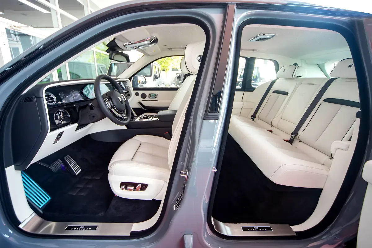 Rolls-Royce Cullinan 6.8 AT 4WD (571 حصان) - 19