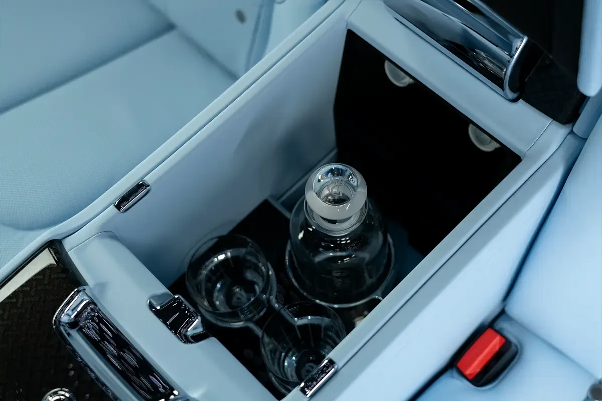 Rolls-Royce Cullinan 6.8 AT 4WD (571 hp) - 16