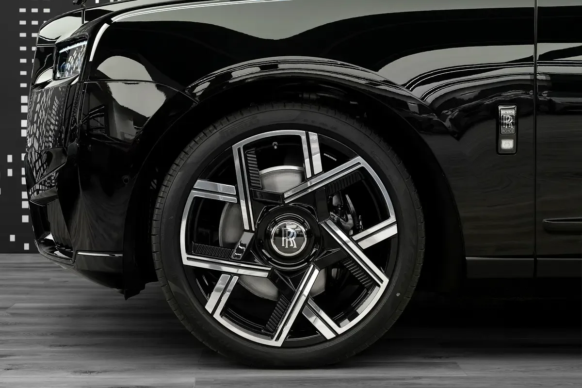 Rolls-Royce Cullinan 6.8 AT 4WD (571 hp) - 19