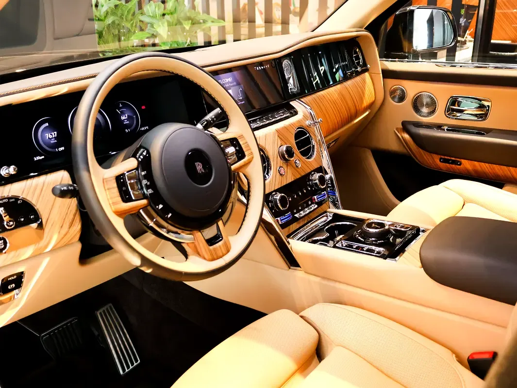 Rolls-Royce Cullinan 6.8 AT 4WD (571 حصان) - 4