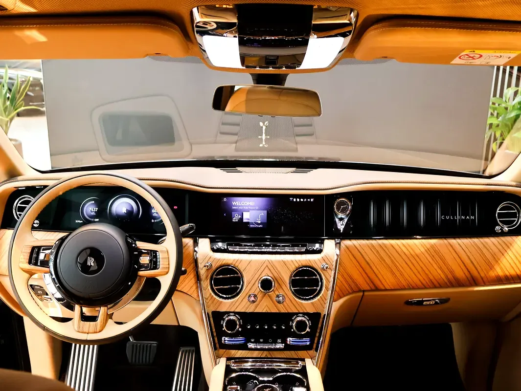 Rolls-Royce Cullinan 6.8 AT 4WD (571 حصان) - 3