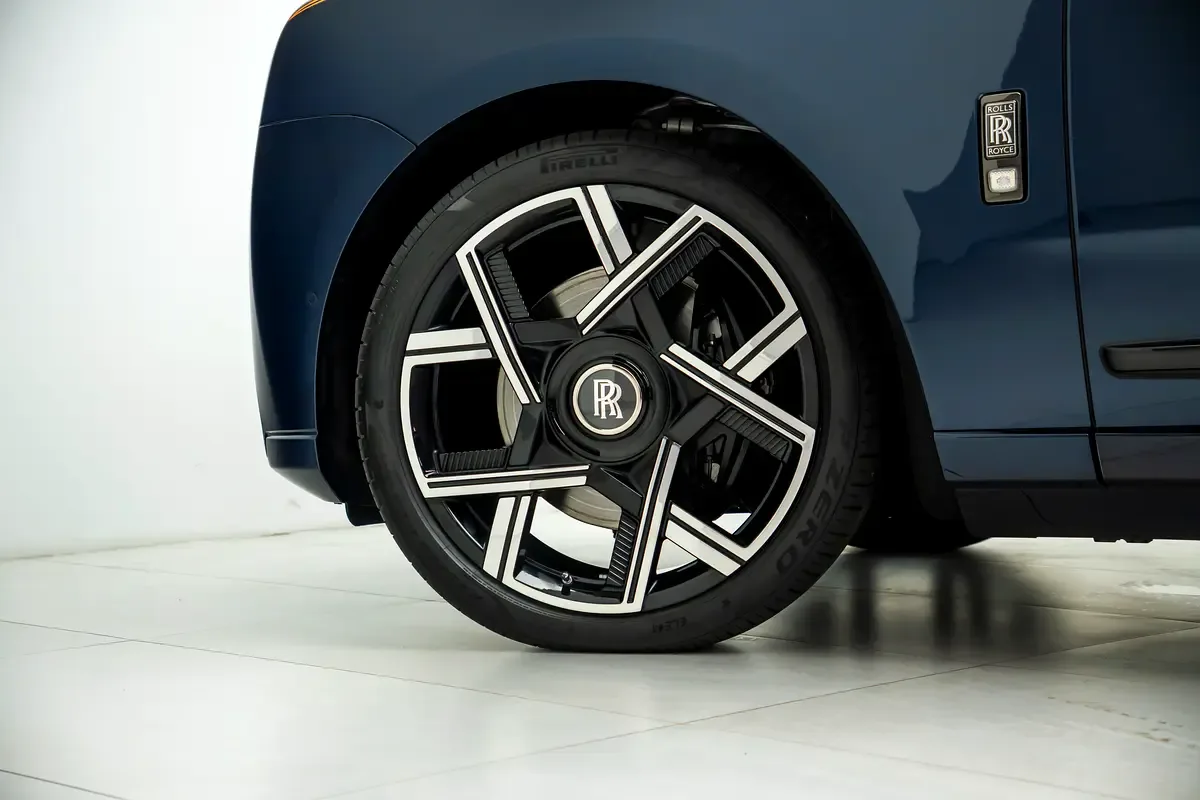 Rolls-Royce Cullinan 6.8 AT 4WD (571 حصان) - 6