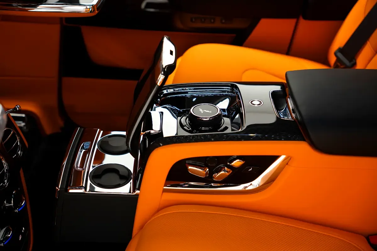 Rolls-Royce Cullinan 6.8 AT 4WD (571 حصان) - 17