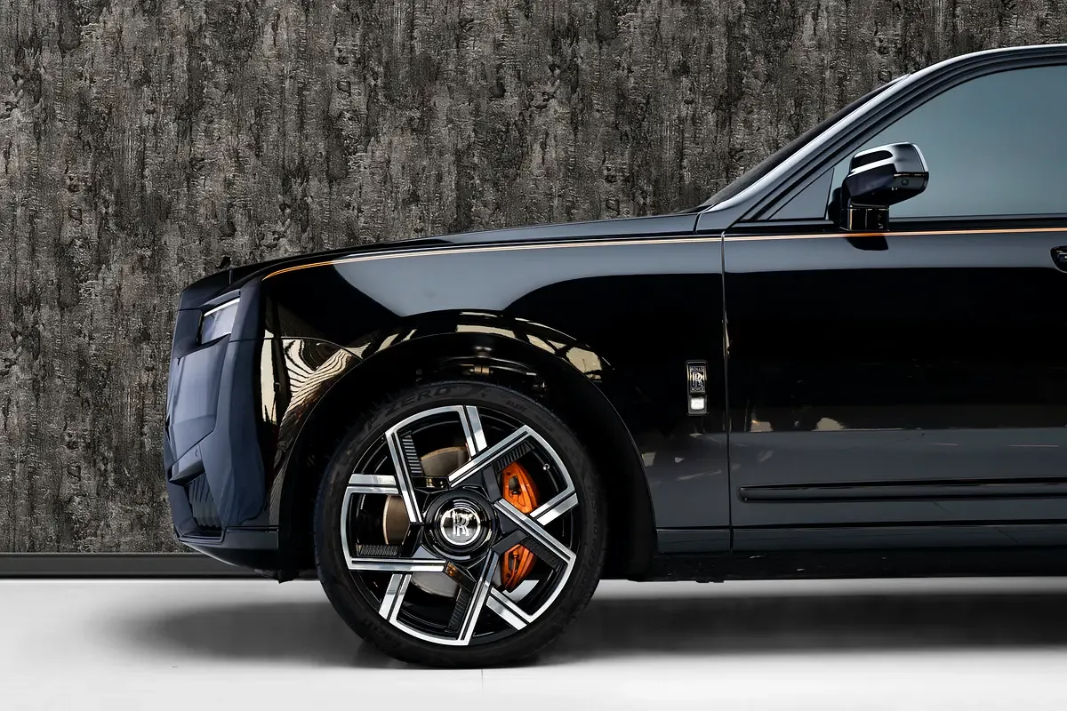 Rolls-Royce Cullinan 6.8 AT 4WD (571 حصان) - 6