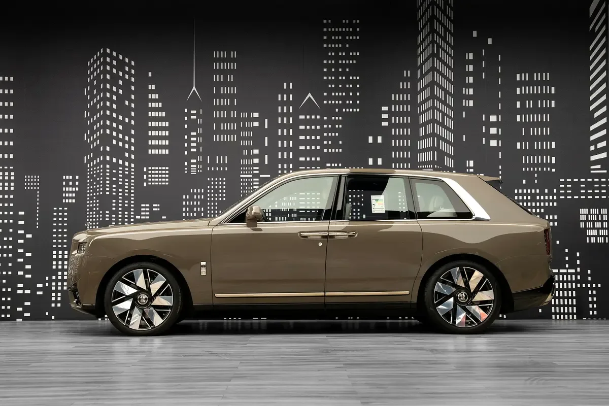 Rolls-Royce Cullinan 6.8 AT 4WD (571 hp) - 10