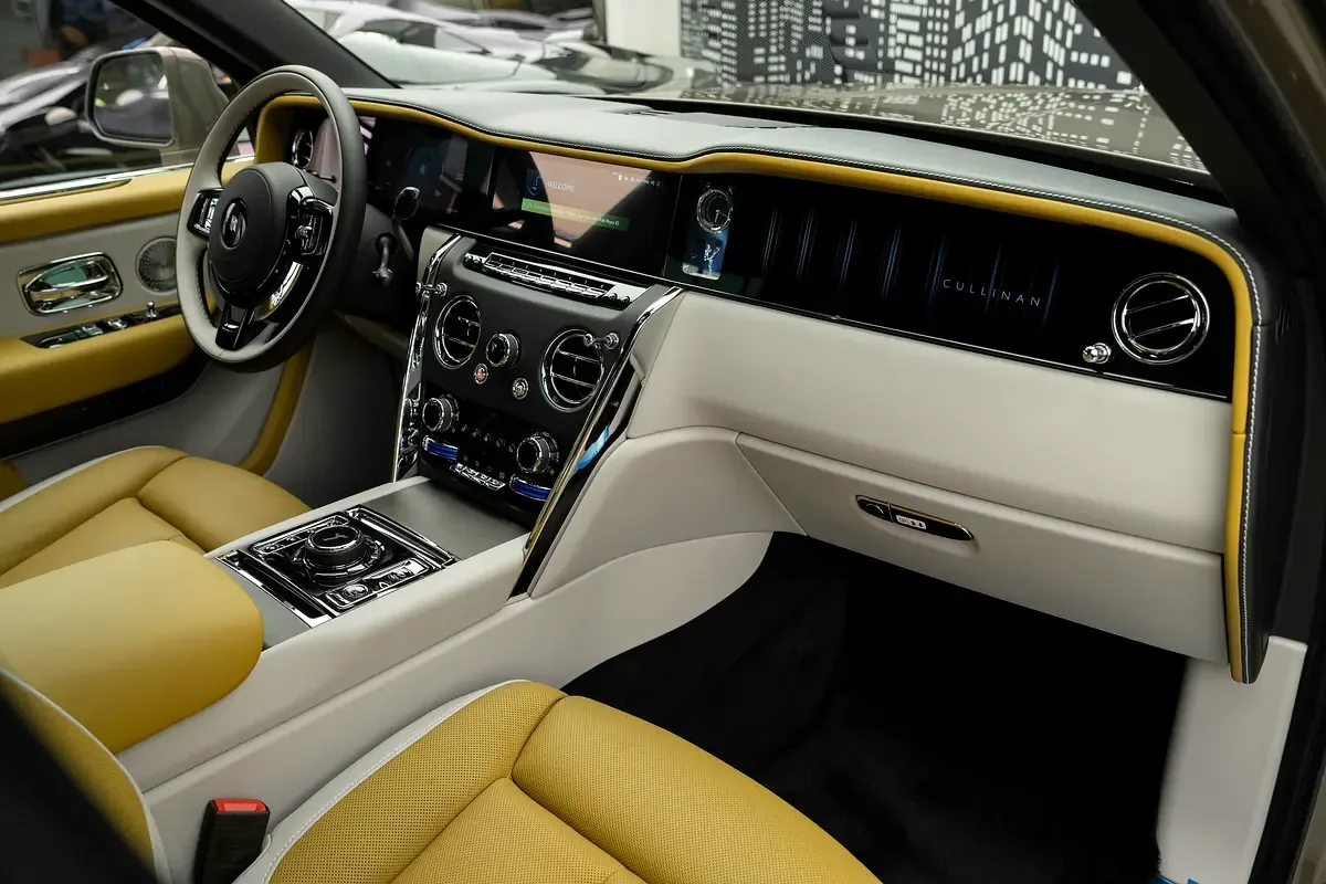 Rolls-Royce Cullinan 6.8 AT 4WD (571 hp) - 15