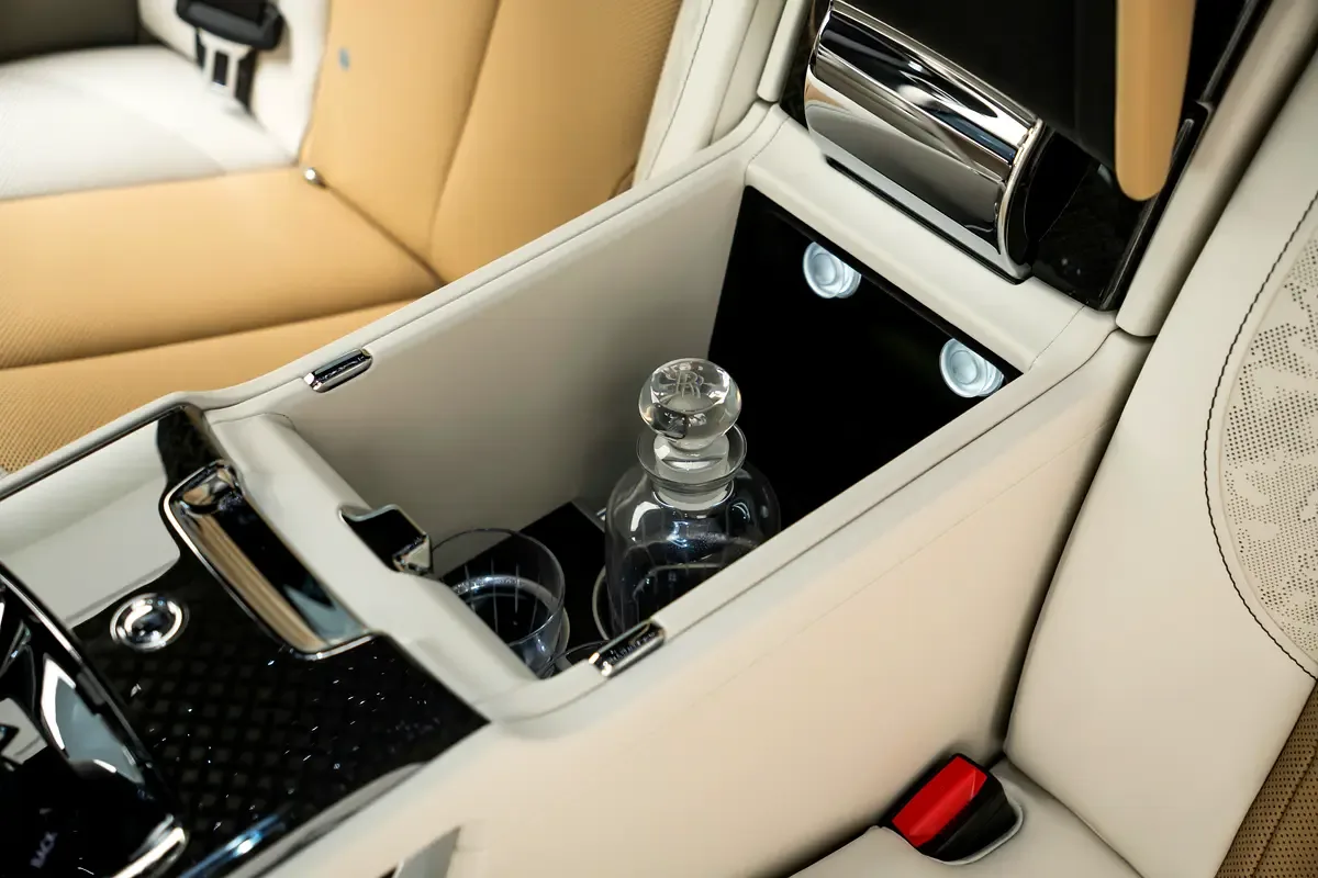 Rolls-Royce Cullinan 6.8 AT 4WD (600 حصان) - 17