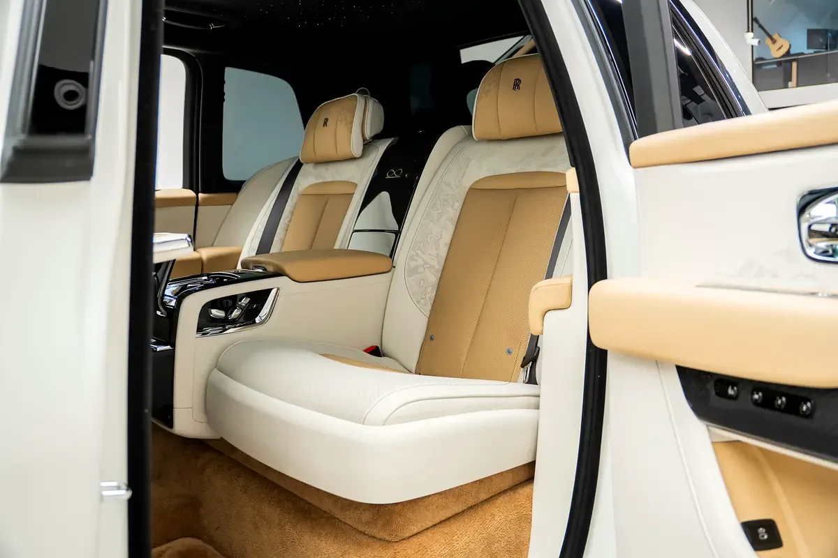 Rolls-Royce Cullinan 6.8 AT 4WD (600 حصان) - 16