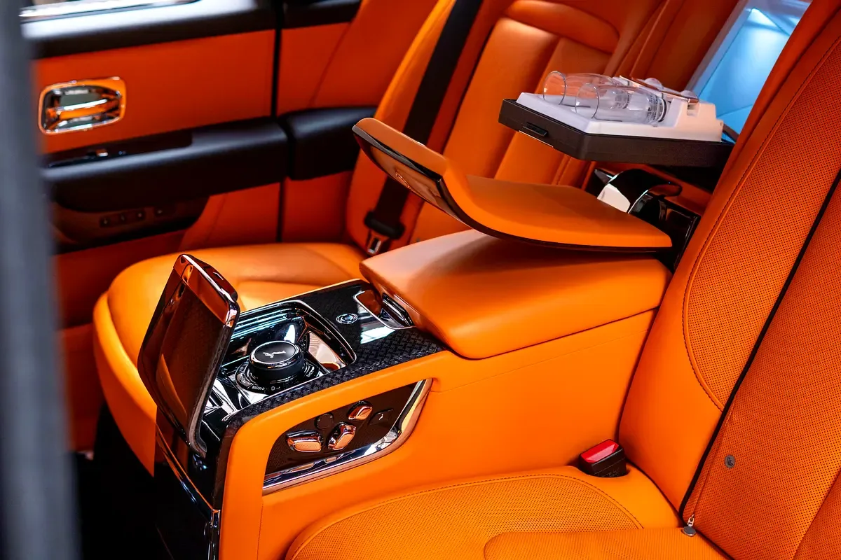 Rolls-Royce Cullinan 6.8 AT AWD (600 hp) - 16