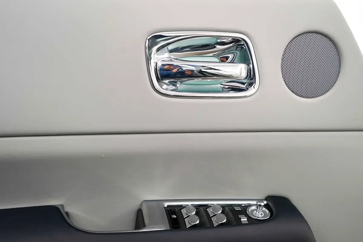 Rolls-Royce Dawn 6.6 AT (571 hp) - 15