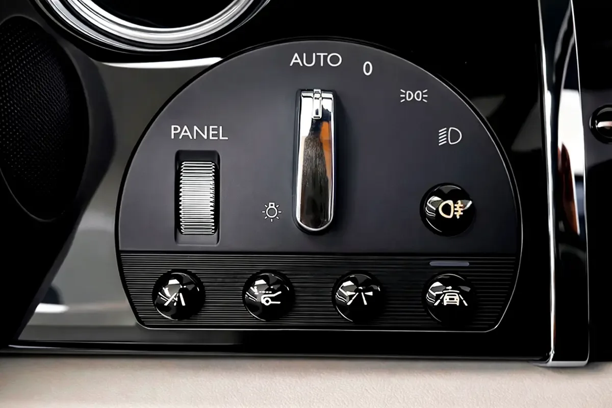 Rolls-Royce Dawn 6.6 AT (571 hp) - 17