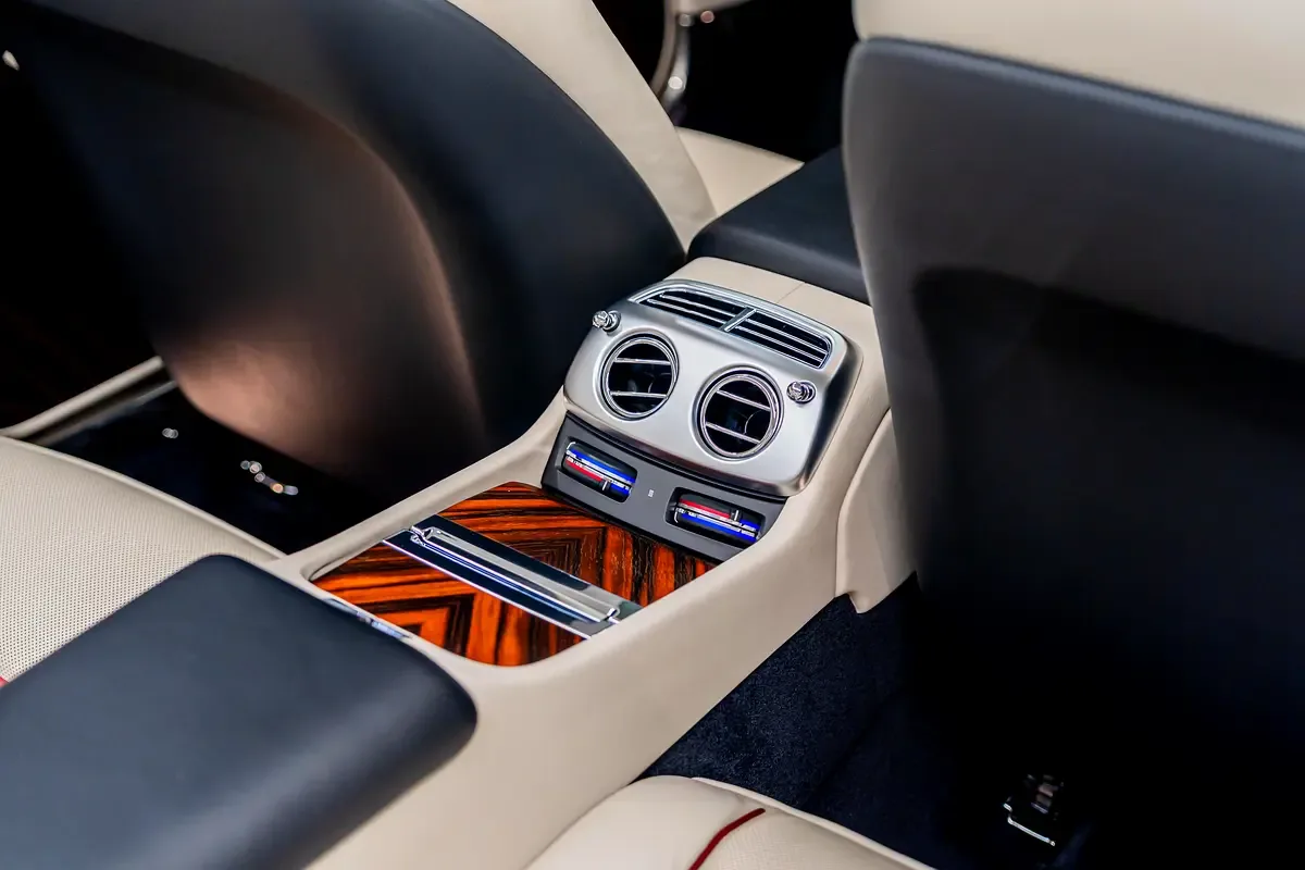 Rolls-Royce Dawn 6.6 AT RWD (570 حصان) - 19
