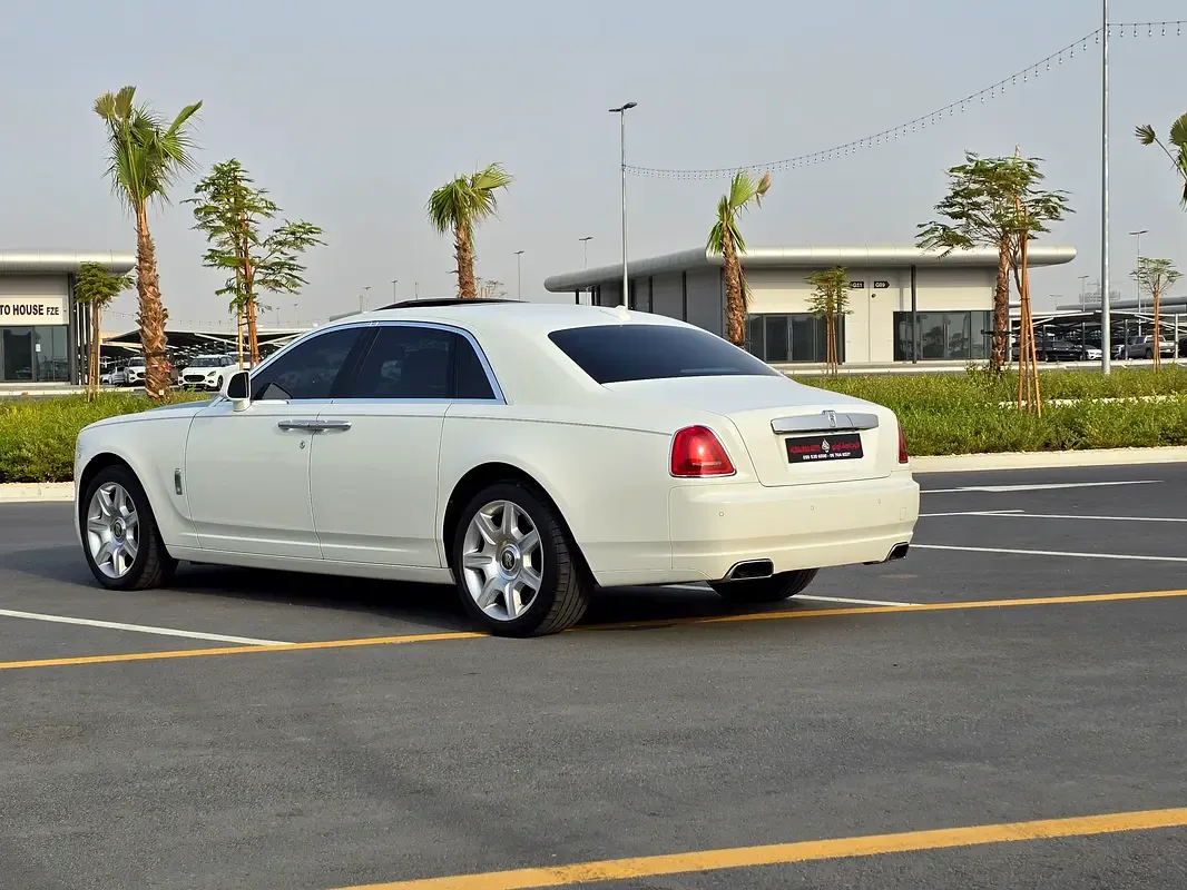 Rolls-Royce Ghost 6.6 AT RWD (570 حصان) - 4