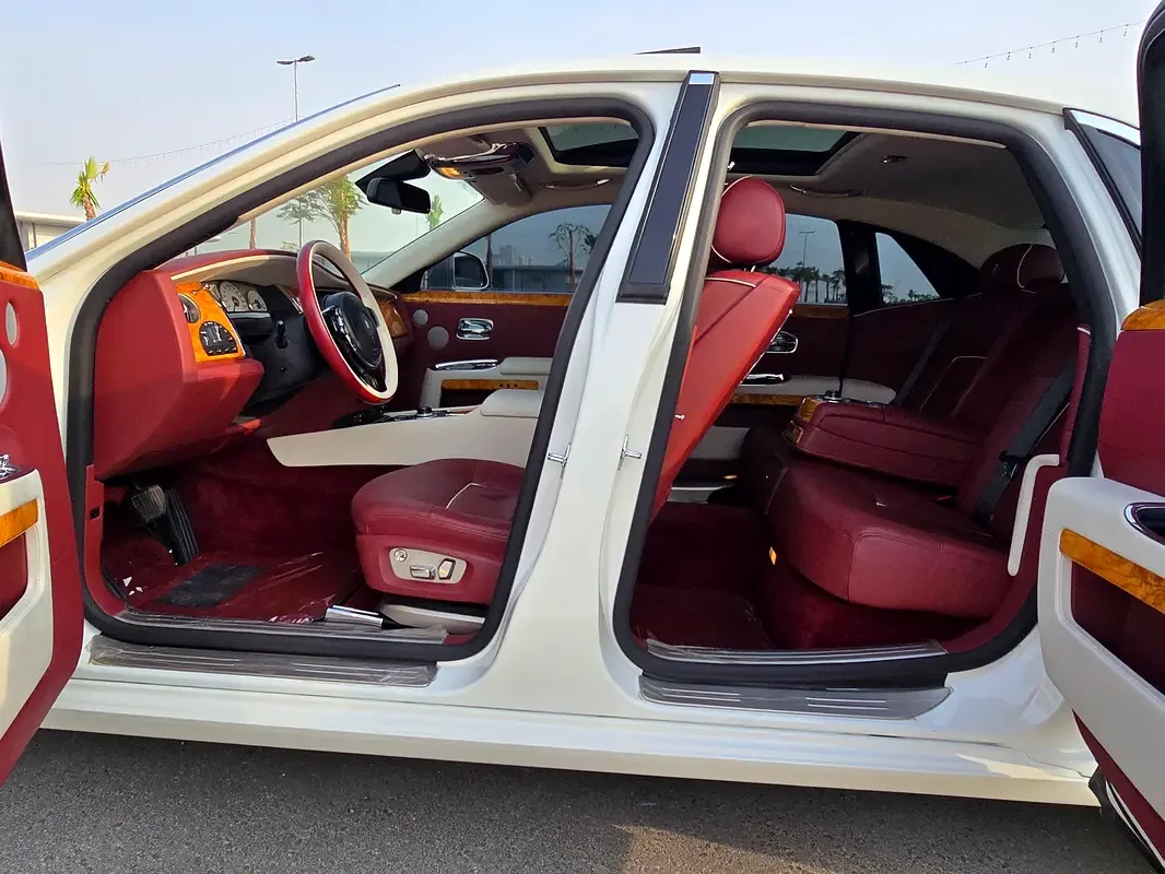 Rolls-Royce Ghost 6.6 AT RWD (570 حصان) - 9