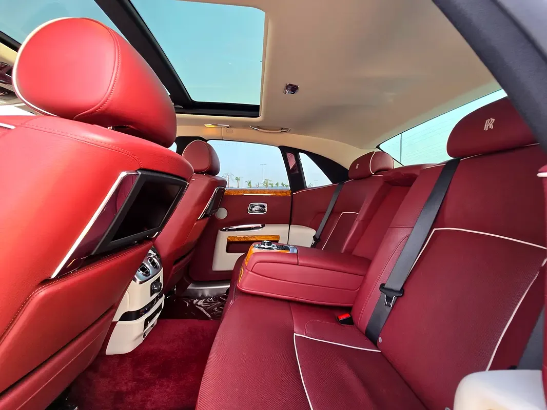 Rolls-Royce Ghost 6.6 AT RWD (570 حصان) - 11
