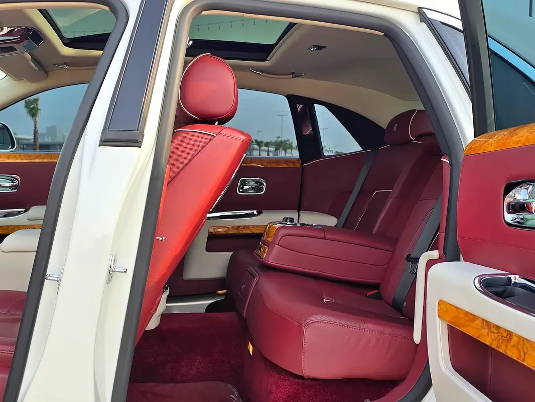 Rolls-Royce Ghost 6.6 AT RWD (570 حصان) - 12