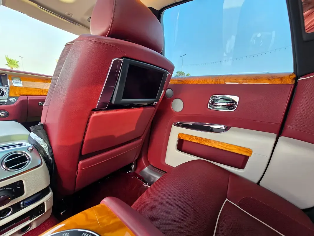 Rolls-Royce Ghost 6.6 AT RWD (570 حصان) - 13