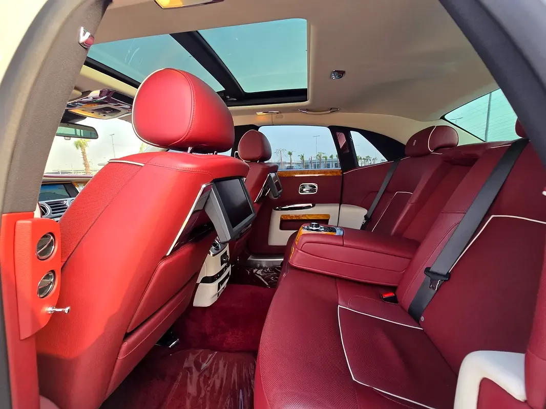 Rolls-Royce Ghost 6.6 AT RWD (570 حصان) - 16