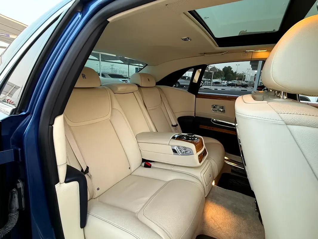 Rolls-Royce Ghost 6.6 AT RWD (570 حصان) - 10