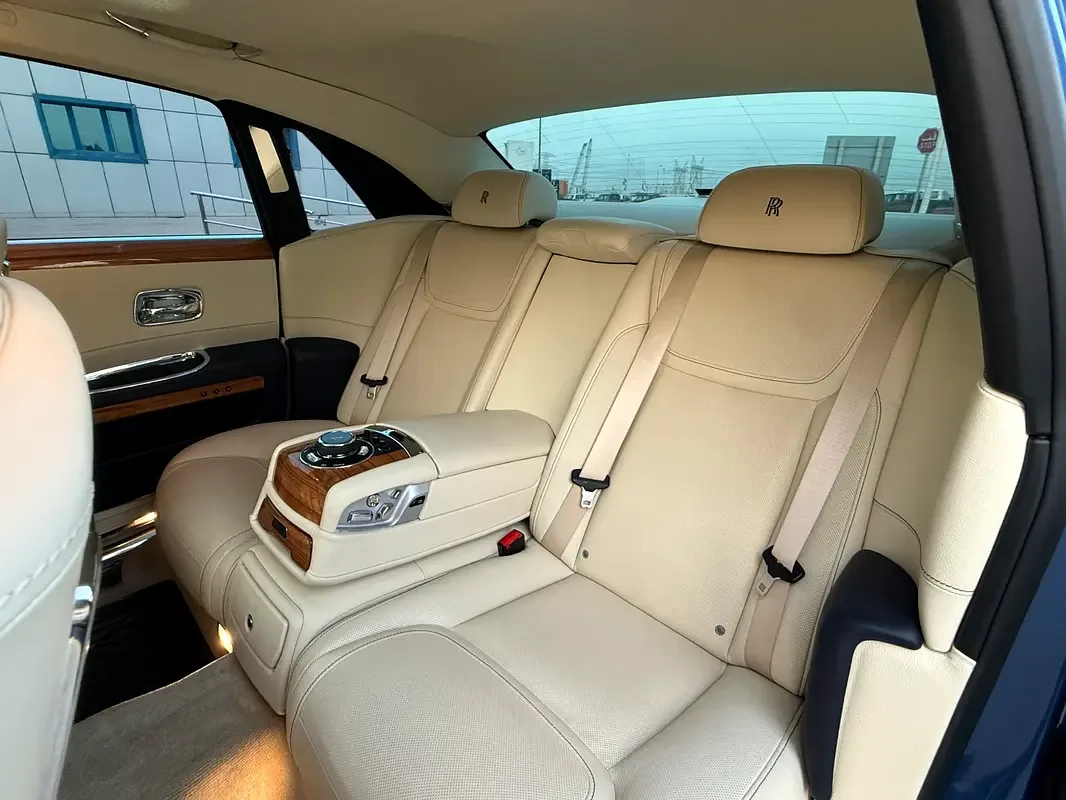 Rolls-Royce Ghost 6.6 AT RWD (570 حصان) - 11