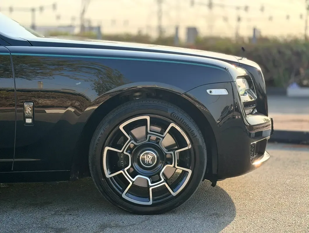 Rolls-Royce Ghost 6.6 AT RWD (570 hp) - 8