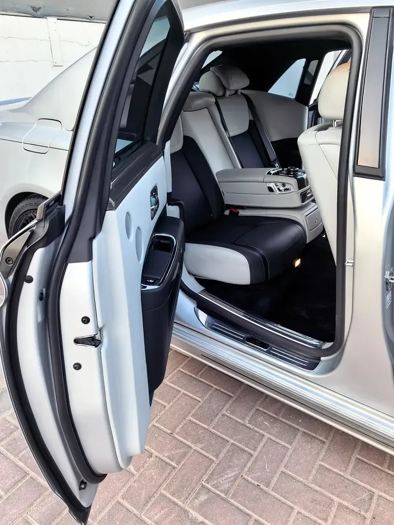 Rolls-Royce Ghost 6.6 AT RWD (612 hp) - 18