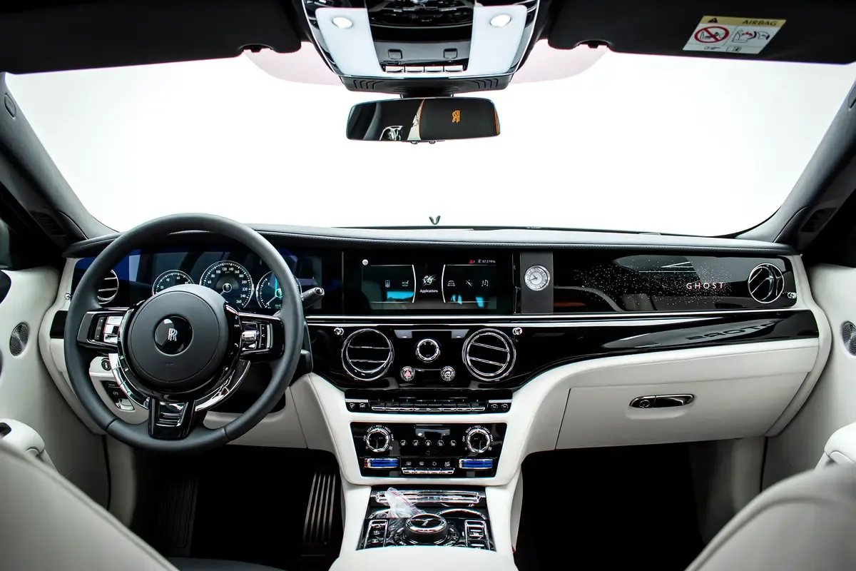 Rolls-Royce Ghost 6.8 AT AWD (571 حصان) - 8