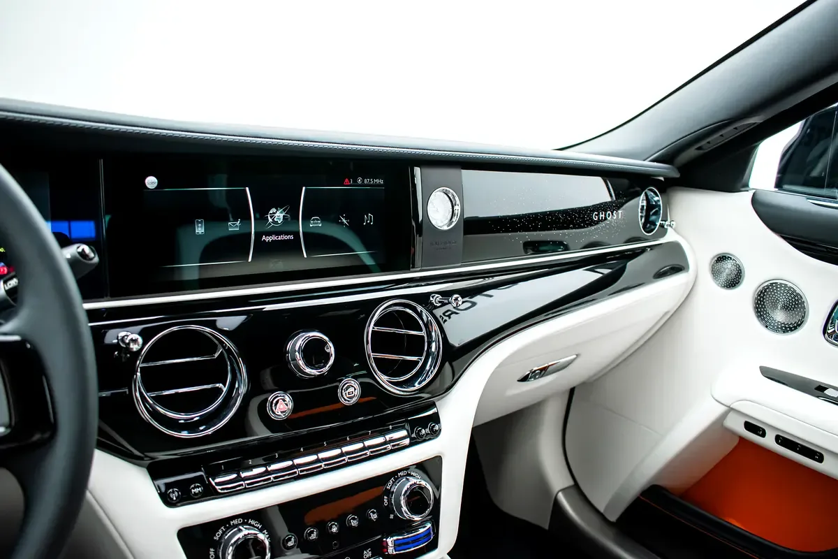 Rolls-Royce Ghost 6.8 AT AWD (571 حصان) - 10