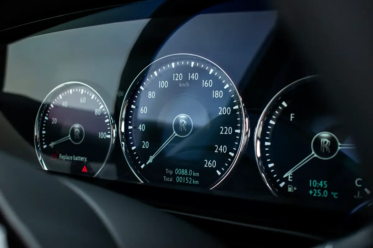 Rolls-Royce Ghost 6.8 AT AWD (571 حصان) - 15