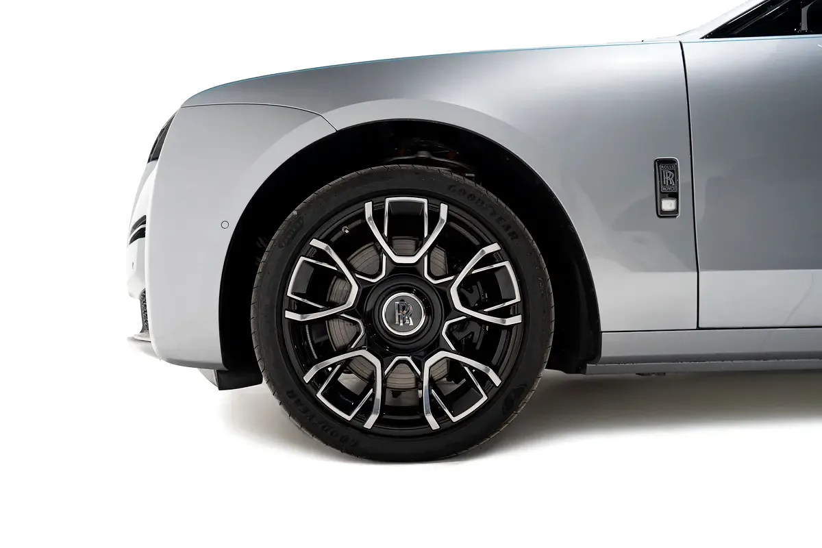 Rolls-Royce Ghost 6.8 AT AWD (571 حصان) - 6