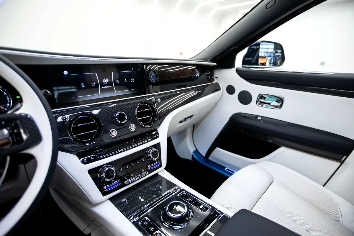 Rolls-Royce Ghost 6.8 AT AWD (571 hp) - 9