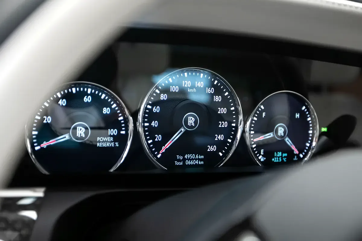 Rolls-Royce Ghost 6.8 AT AWD (571 hp) - 11