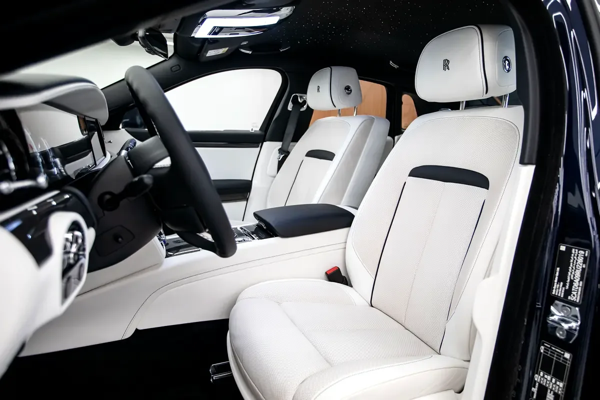 Rolls-Royce Ghost 6.8 AT AWD (571 hp) - 13