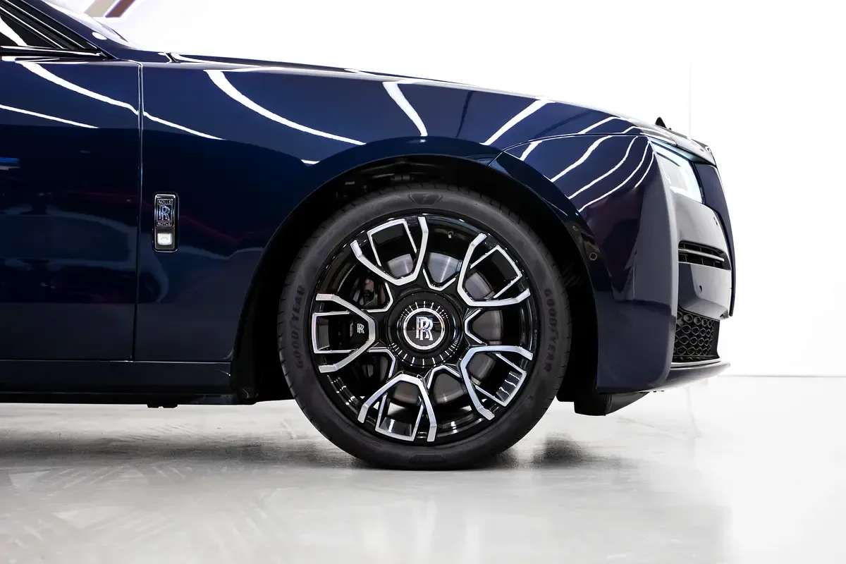 Rolls-Royce Ghost 6.8 AT AWD (571 hp) - 17