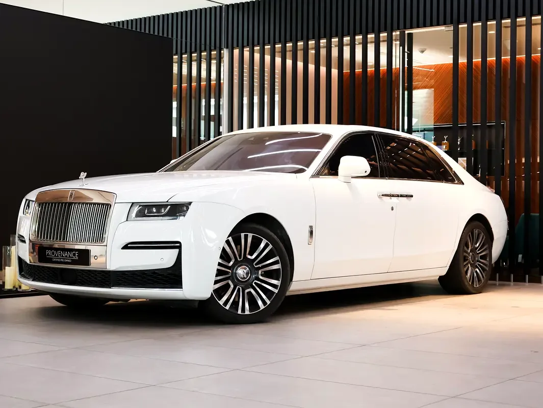 Rolls-Royce Ghost 6.8 AT AWD (571 hp)