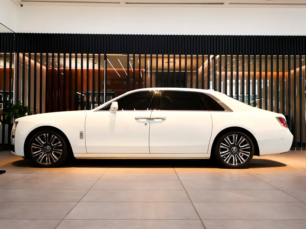 Rolls-Royce Ghost 6.8 AT AWD (571 hp) - 3