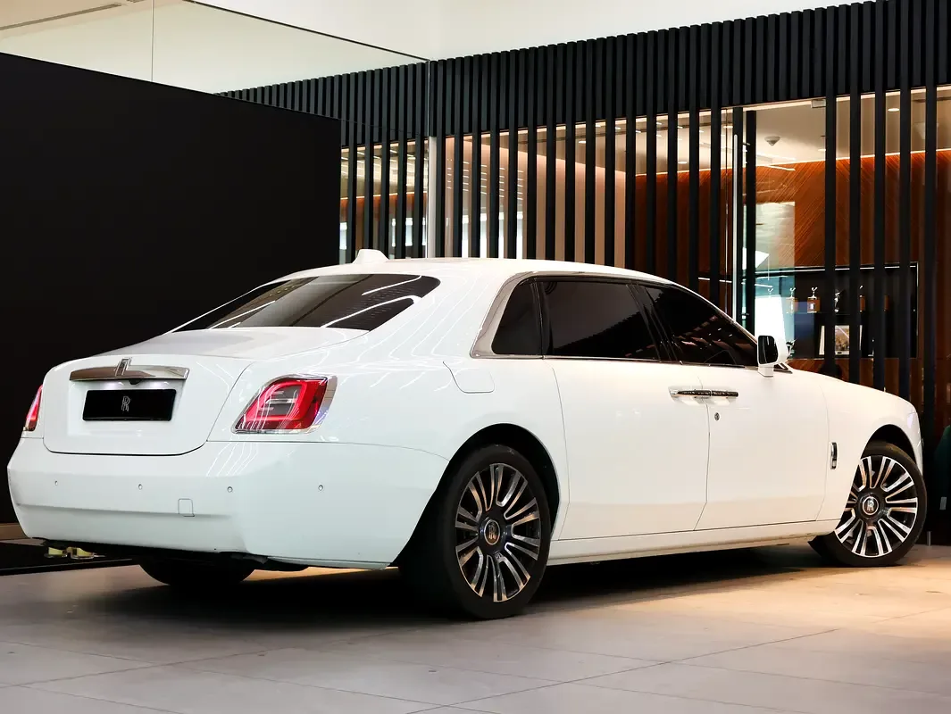 Rolls-Royce Ghost 6.8 AT AWD (571 hp) - 8