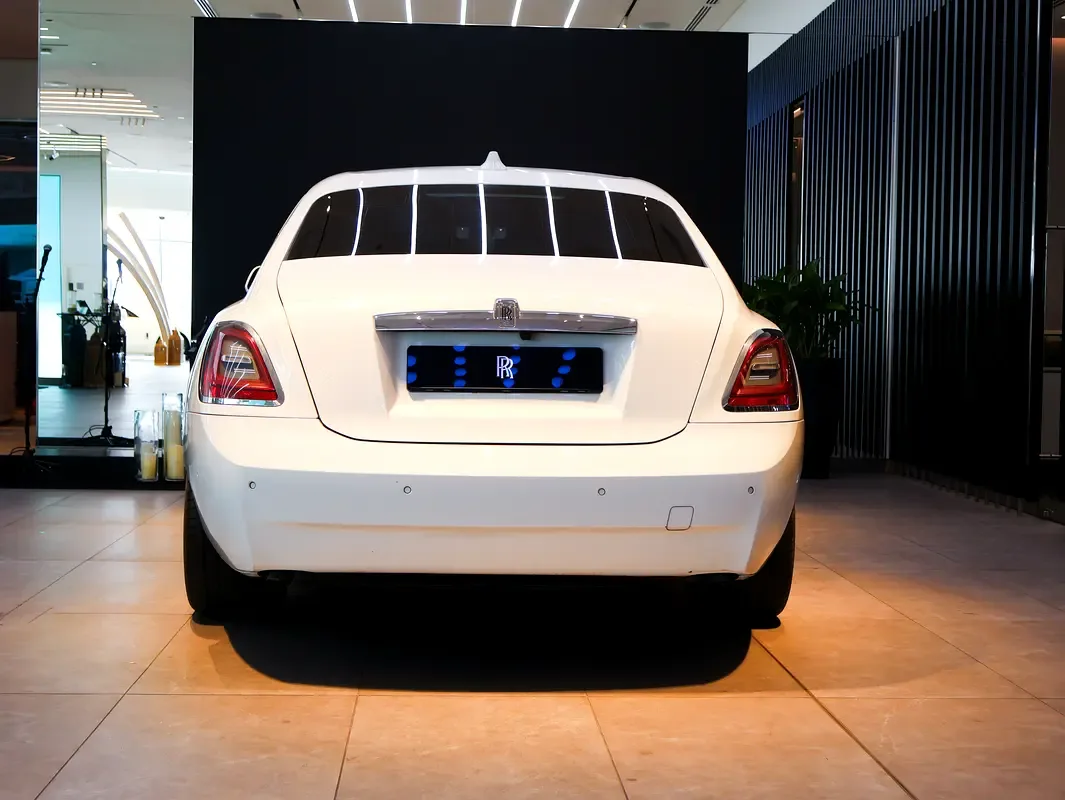 Rolls-Royce Ghost 6.8 AT AWD (571 hp) - 9