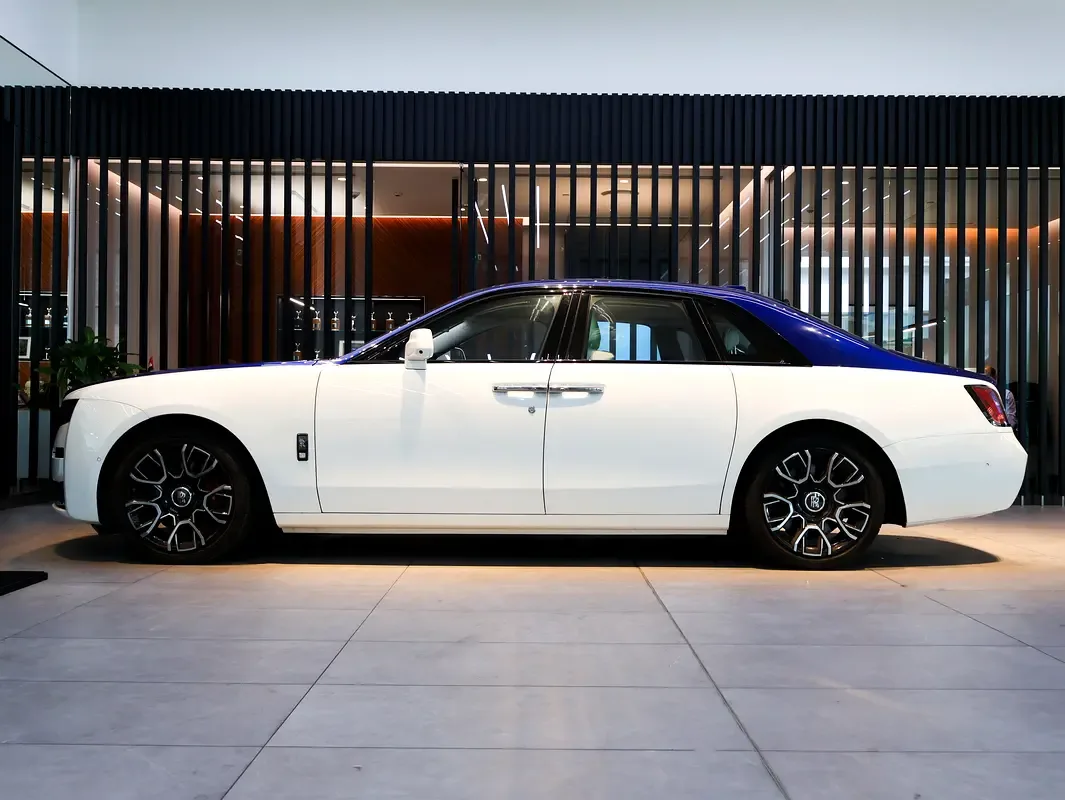 Rolls-Royce Ghost 6.8 AT AWD (571 hp) - 3
