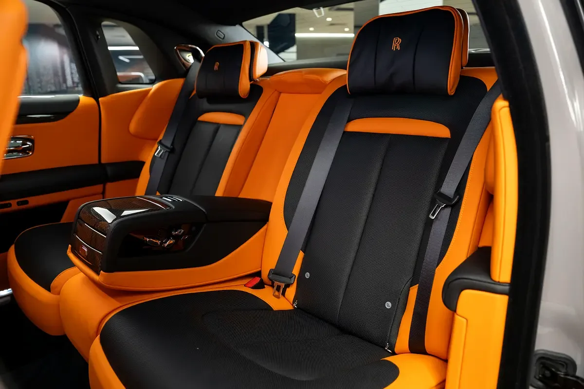 Rolls-Royce Ghost 6.8 AT AWD (571 hp) - 13