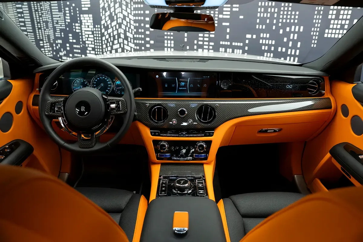 Rolls-Royce Ghost 6.8 AT AWD (571 hp) - 16