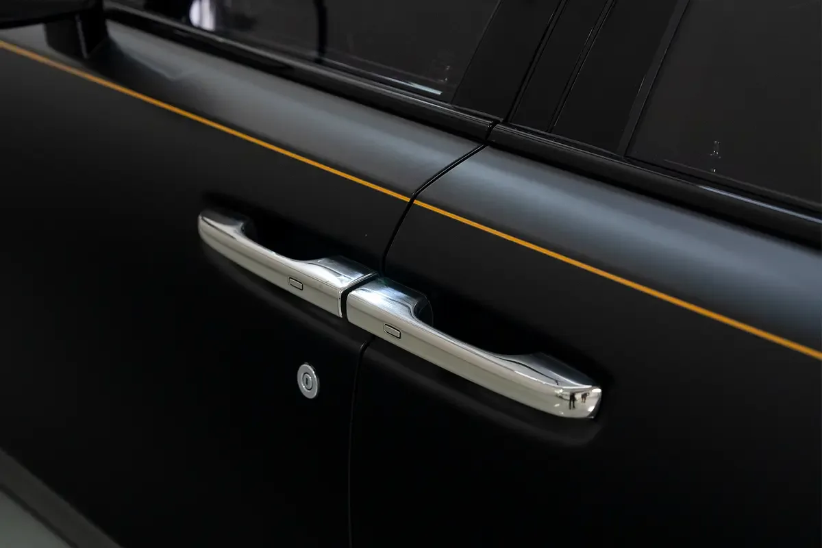 Rolls-Royce Ghost 6.8 AT AWD (571 hp) - 12