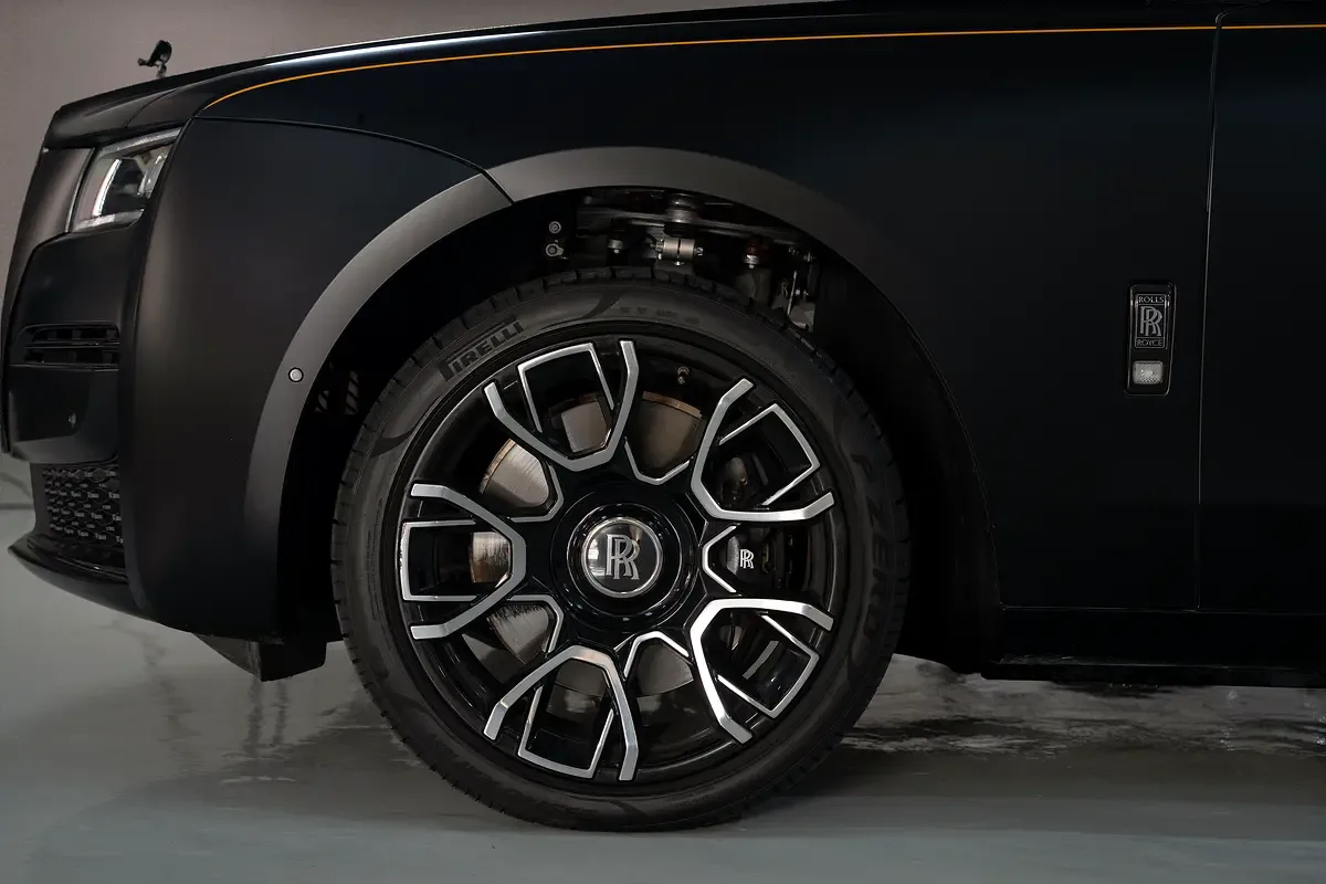 Rolls-Royce Ghost 6.8 AT AWD (571 hp) - 11