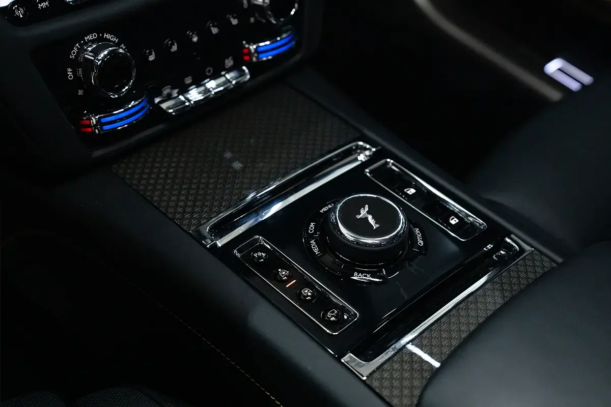 Rolls-Royce Ghost 6.8 AT AWD (571 hp) - 16
