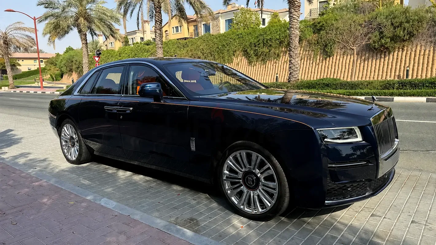 Rolls-Royce Ghost 6.8 AT AWD (571 hp)