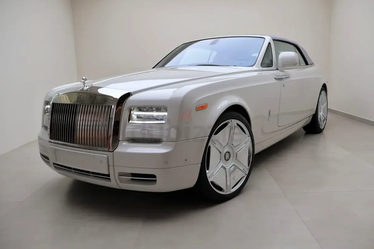 Rolls-Royce Phantom 6.7 AT (453 hp)
