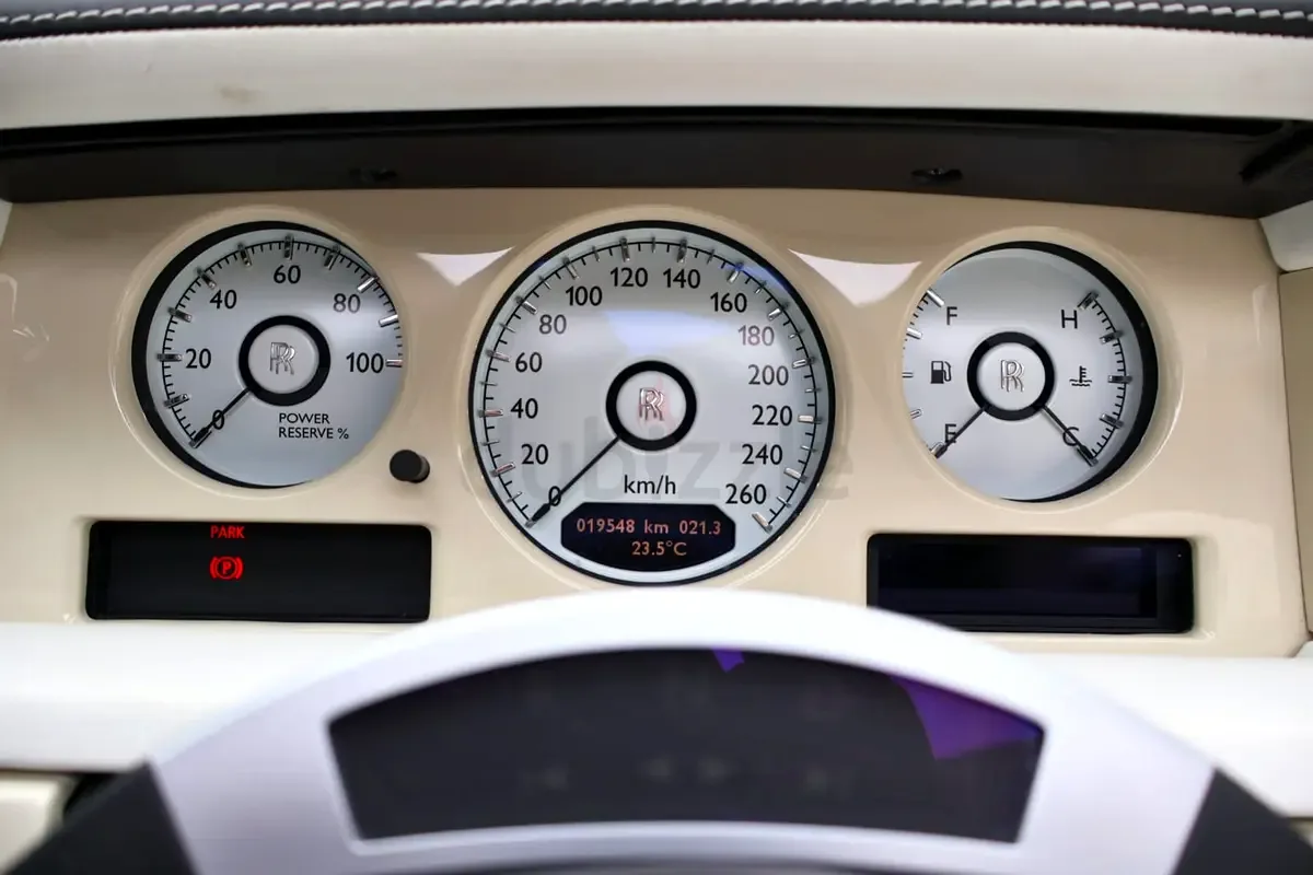 Rolls-Royce Phantom 6.7 AT (453 حصان) - 9
