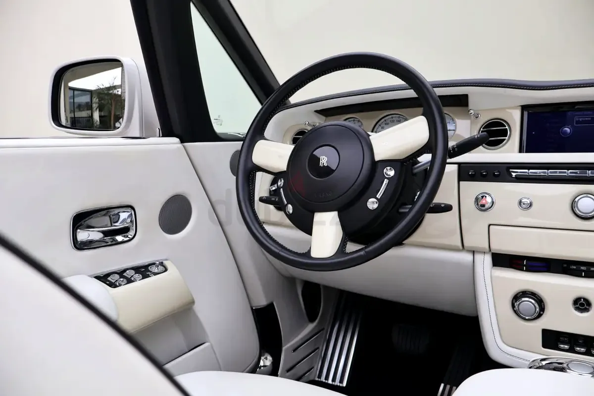 Rolls-Royce Phantom 6.7 AT (453 حصان) - 12