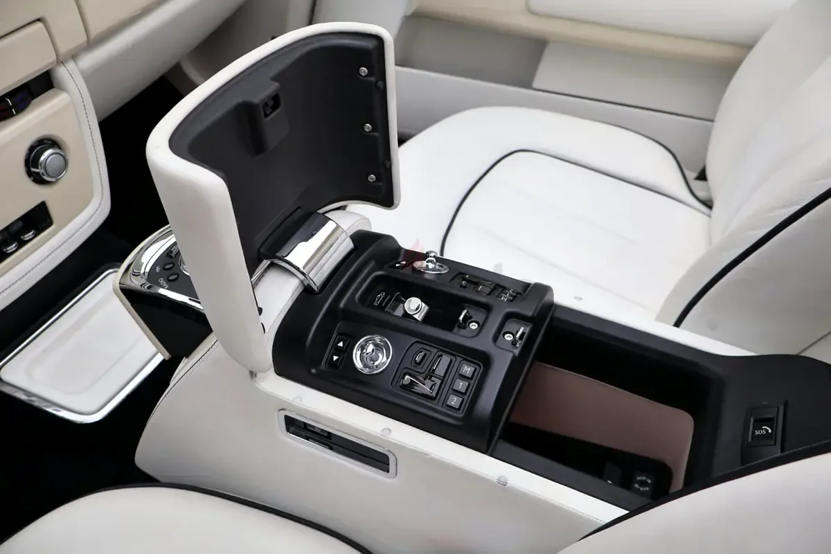 Rolls-Royce Phantom 6.7 AT (453 حصان) - 18