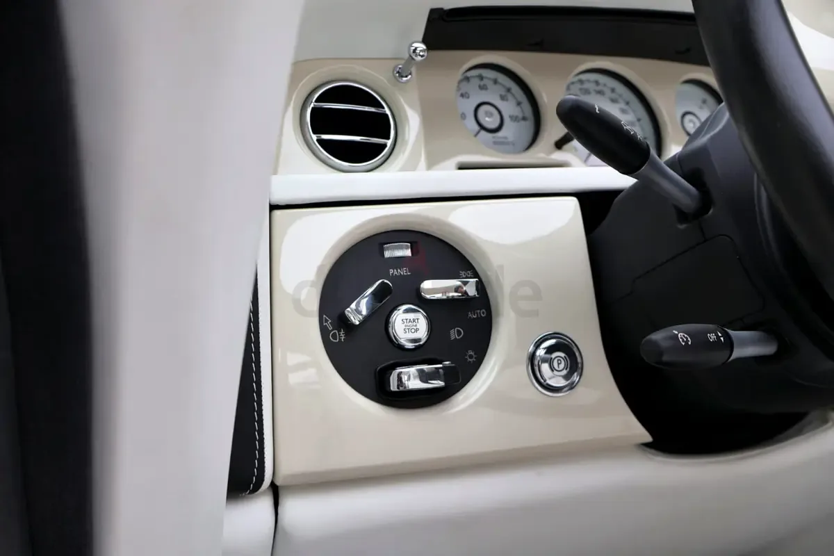 Rolls-Royce Phantom 6.7 AT (453 حصان) - 19